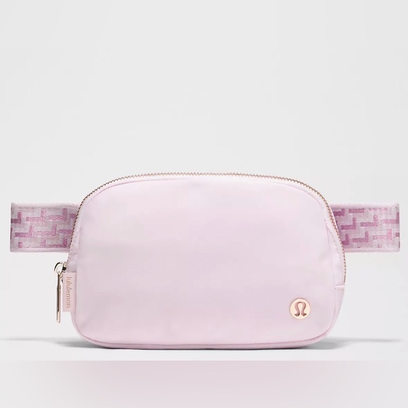 lululemon athletica Handbags - 🆕 LULULEMON Everywhere Belt Bag 1L L Monogram Metallic NWT Blissful Pink/Gold
